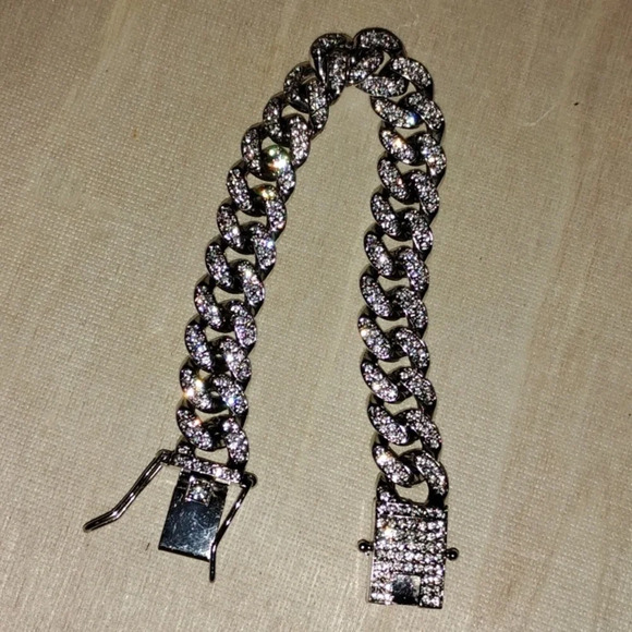 New and shiny bracelet size 8 - Picture 1 of 3